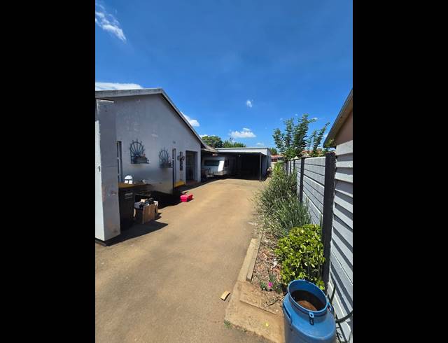4 BEDROOM HOUSE TO LET IN ARCON PARK